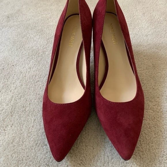 Nine West NEW Eniola 9X, red pointy pump Suede leather, size 6.5, jewel red - Picture 9 of 16